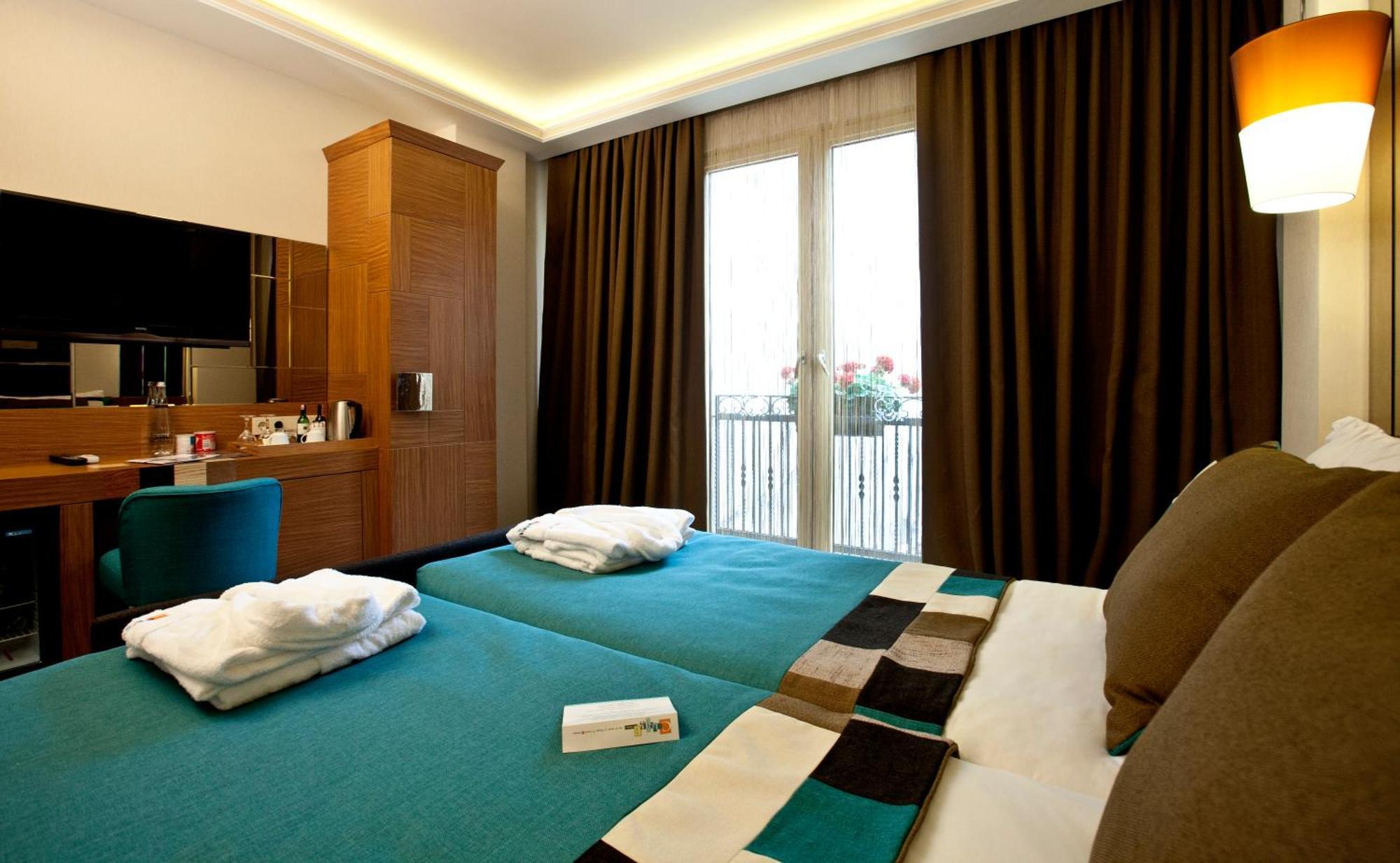 Collage Taksim Hotel — Photos 3